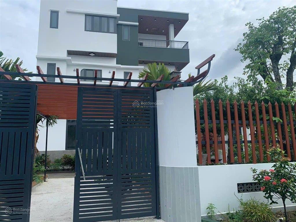 Bán biệt thự sân vườn thoáng mát lê văn chí ngang 8m dọn vào ở ngay full nội thất cực rẻ