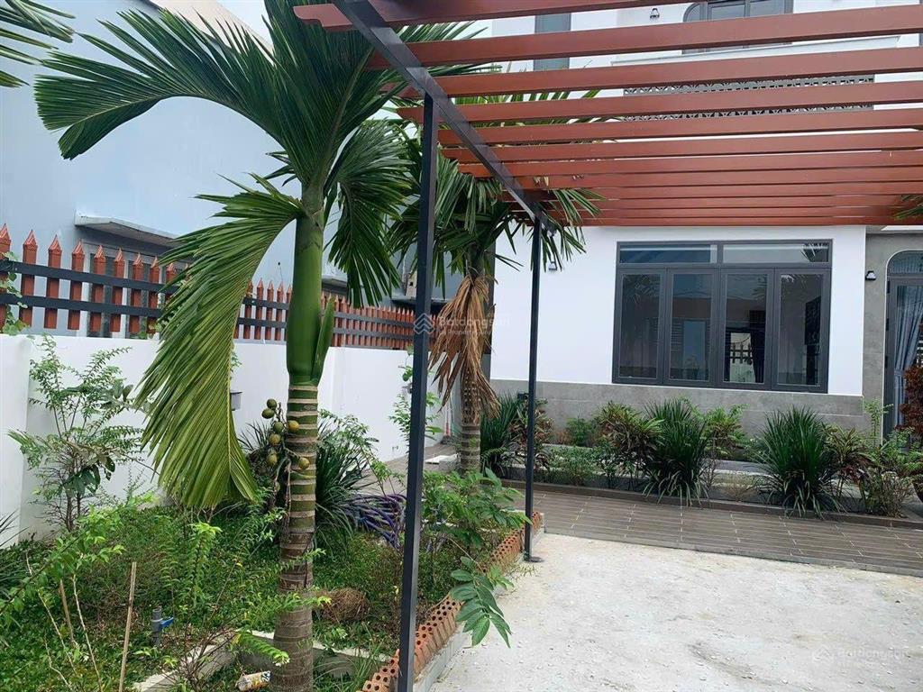 Bán biệt thự sân vườn thoáng mát lê văn chí ngang 8m dọn vào ở ngay full nội thất cực rẻ