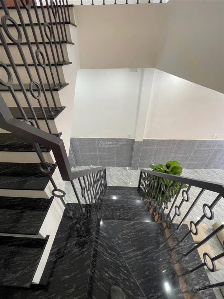 Xoay vốn bán nhà trần thị điệu q9 2 tầng cốt thép, 2phòng ngủ 44m2 giá 2tỷ800 triệu ở hoặc thuê tốt