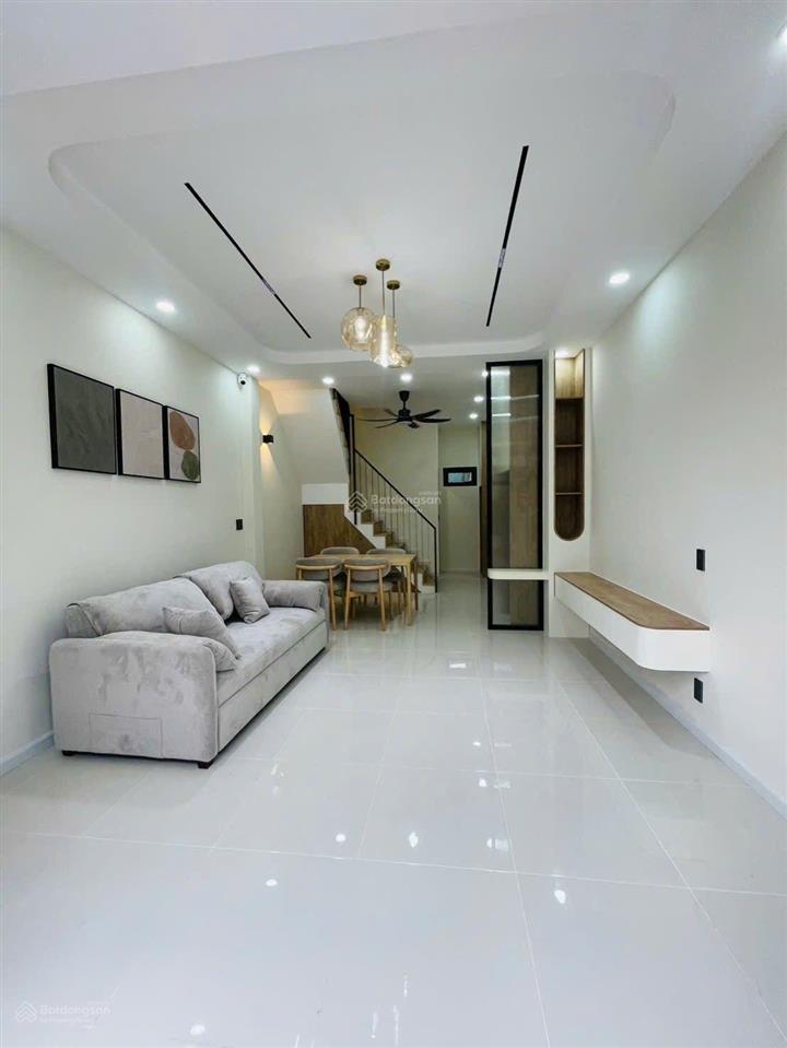 Ra gấp nhà trần quang diệu q3 40m2 giá 2tỷ990 triệu 2 phòng ngủ sổ hồng riêng bao sang tên.