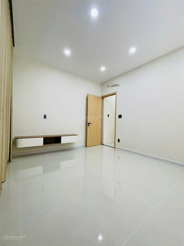 Ra gấp nhà trần quang diệu q3 40m2 giá 2tỷ990 triệu 2 phòng ngủ sổ hồng riêng bao sang tên.
