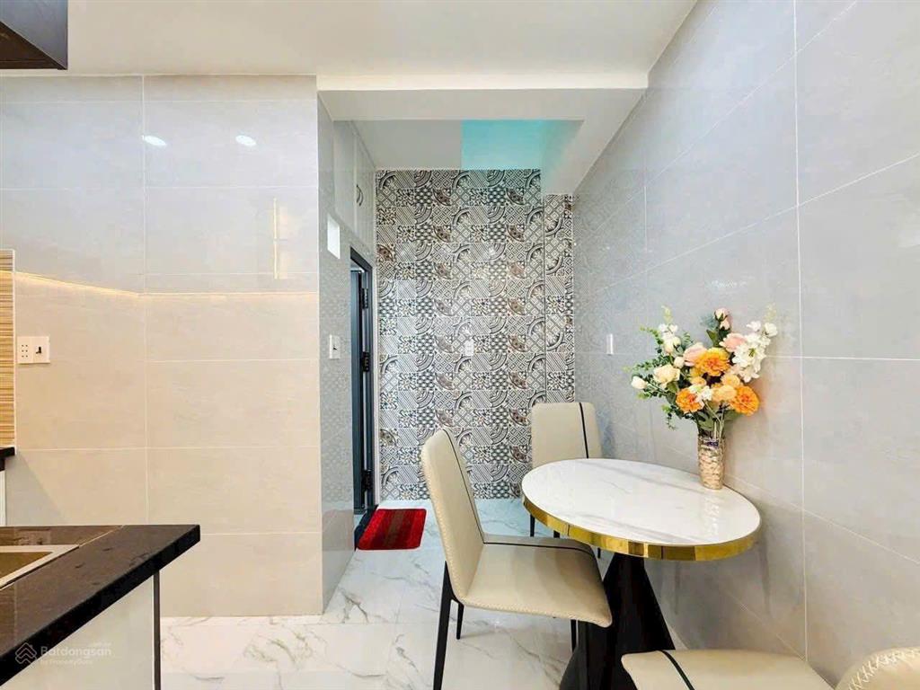 Nhà xinh phong thủy tốt chủ bán nhanh trong tháng xóm đất q.11 dt 42m2 2pn, shr