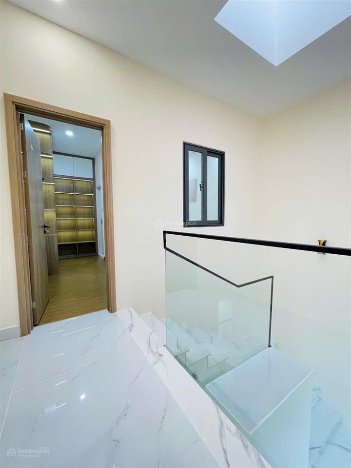 Nhanh mới kịp bán nhà đẹp giá tốt lê văn sỹ quận 3, 2 tầng 3 phòng ngủ 48m2 shr