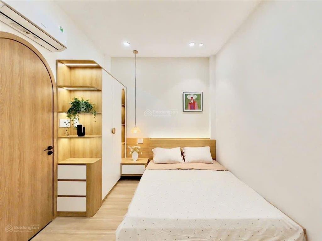 Cô chú về quê bán nhà sư vạn hạnh quận 10 52m2 giá 4 tỷ500 triệu 3 tầng bê tông, 4pn shr