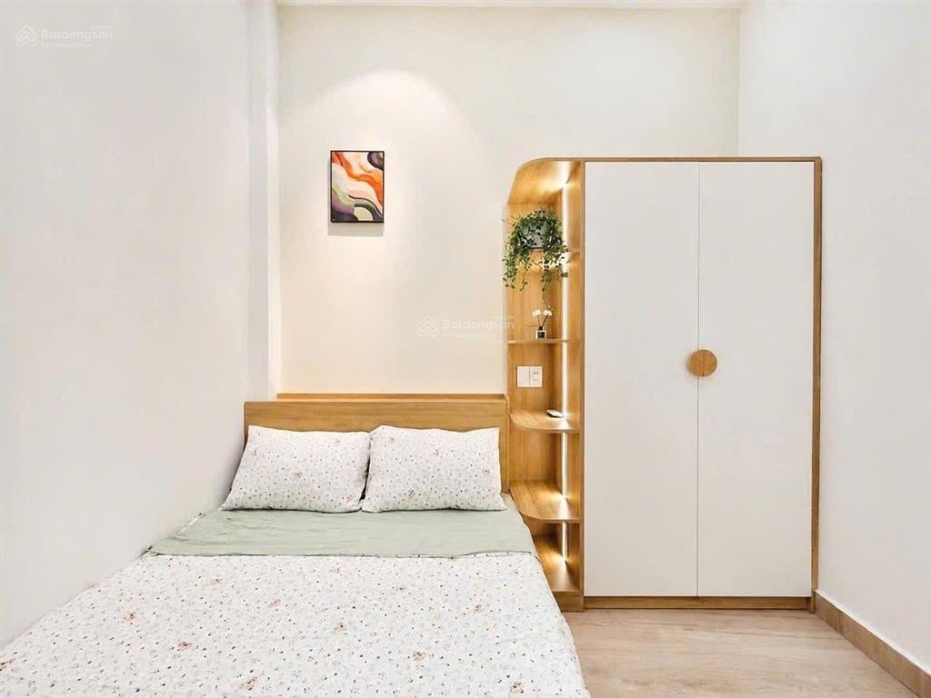 Cô chú về quê bán nhà sư vạn hạnh quận 10 52m2 giá 4 tỷ500 triệu 3 tầng bê tông, 4pn shr