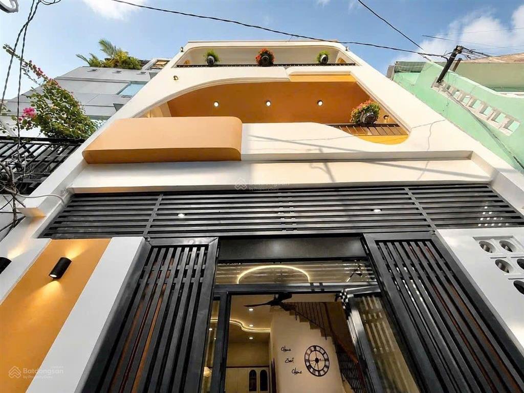 Cô chú về quê bán nhà sư vạn hạnh quận 10 52m2 giá 4 tỷ500 triệu 3 tầng bê tông, 4pn shr