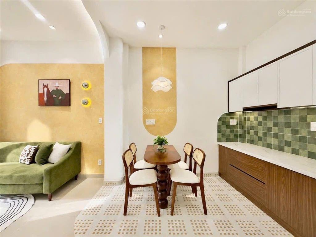 Cô chú về quê bán nhà sư vạn hạnh quận 10 52m2 giá 4 tỷ500 triệu 3 tầng bê tông, 4pn shr