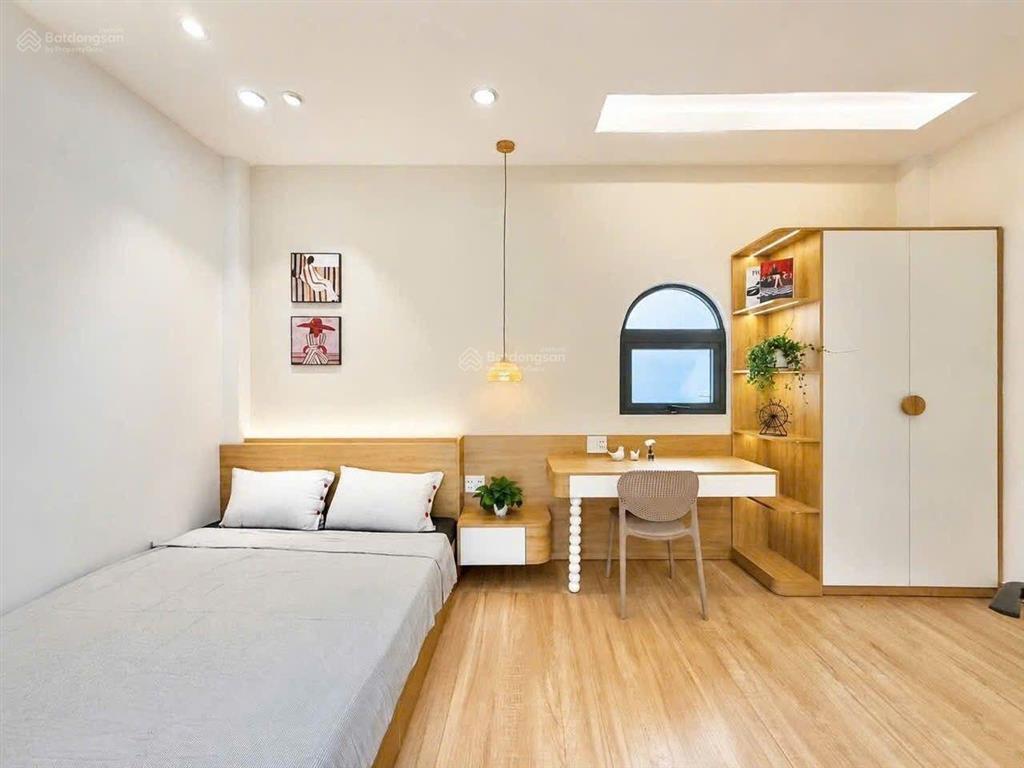Cô chú về quê bán nhà sư vạn hạnh quận 10 52m2 giá 4 tỷ500 triệu 3 tầng bê tông, 4pn shr