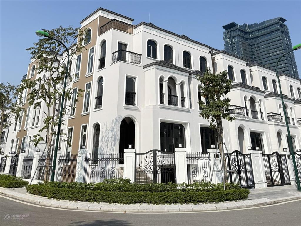 Trực tiếp cđt ciputra mới có hầm 182m2  mt 9m cạnh công viên hồ 65ha đã có sổ  nhận nhà ngay