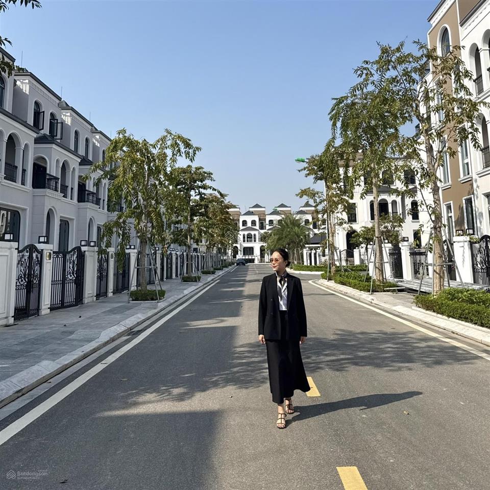 Trực tiếp cđt ciputra mới có hầm 182m2  mt 9m cạnh công viên hồ 65ha đã có sổ  nhận nhà ngay