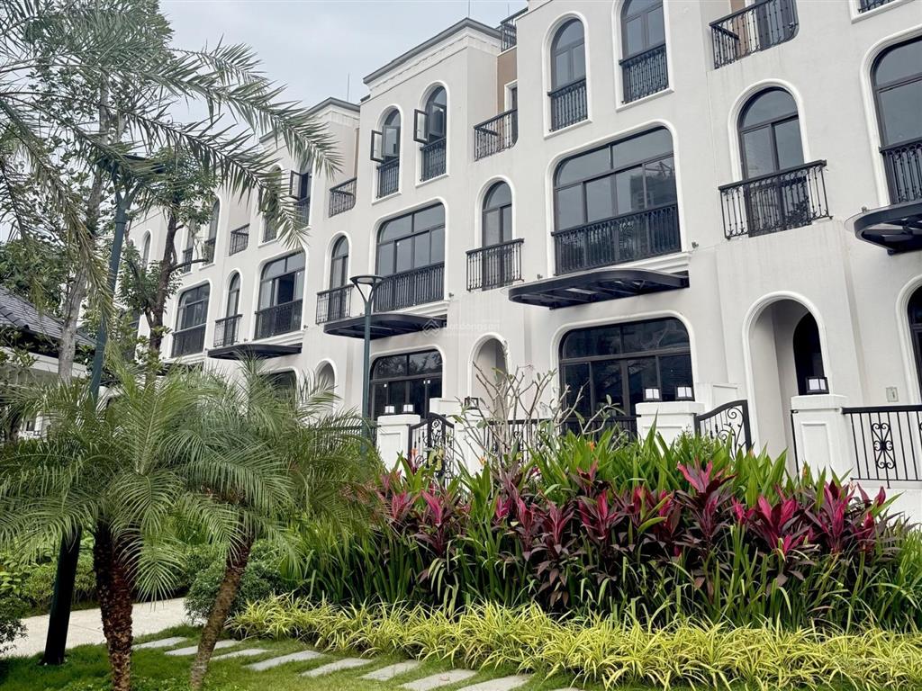 Trực tiếp cđt ciputra mới có hầm 182m2  mt 9m cạnh công viên hồ 65ha đã có sổ  nhận nhà ngay