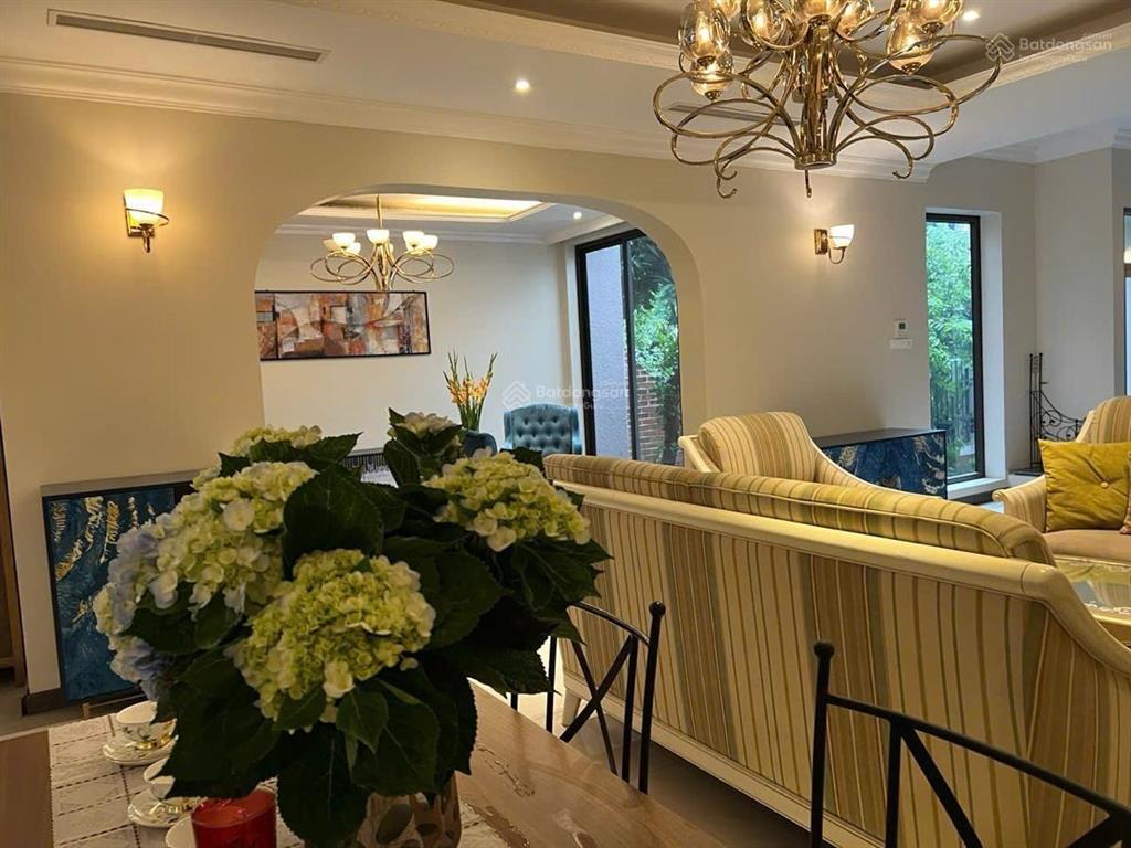 Chính chủ bán biệt thự lô góc siêu vip ciputra  đẳng cấp thượng lưu  dt296m2 * mt 9,6m 0916 786 ***