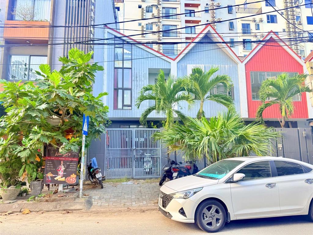 Hàng đẹp 2 mặt tiền trước sau  120m2 ngang 6m  dương tụ quán  nối liền lê quang đạo