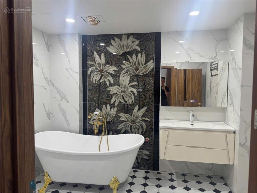Bán tòa nhà mặt hồ văn chương 155m2 +8 tầng+hầm+ thang máy+mặt tiền 6m dòng tiền cao+66 tỷ