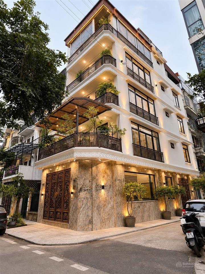 Khẩn cấp bán nhà mặt phố đại la 200m2 8.5m mặt tiền, vỉa hè đá bóng, vip hai bà trưng 106 tỷ.