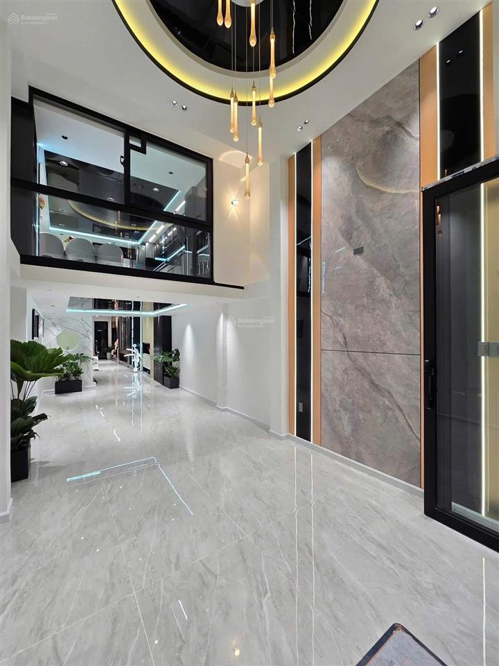 Khẩn cấp bán nhà mặt phố đại la 200m2 8.5m mặt tiền, vỉa hè đá bóng, vip hai bà trưng 106 tỷ.