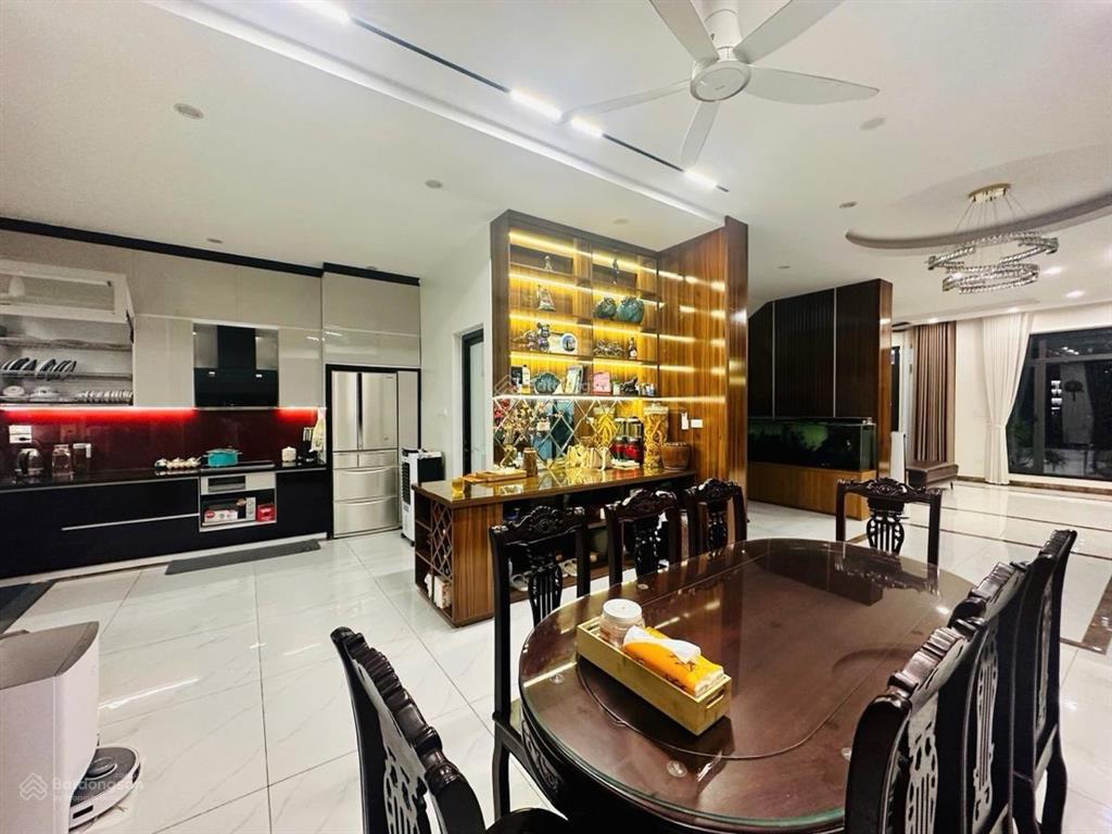 Người quengửi bán hàng siêu kín nhà phố tminh khai, 230m2, cho thuê 350tr/1 tháng, 124tỷ