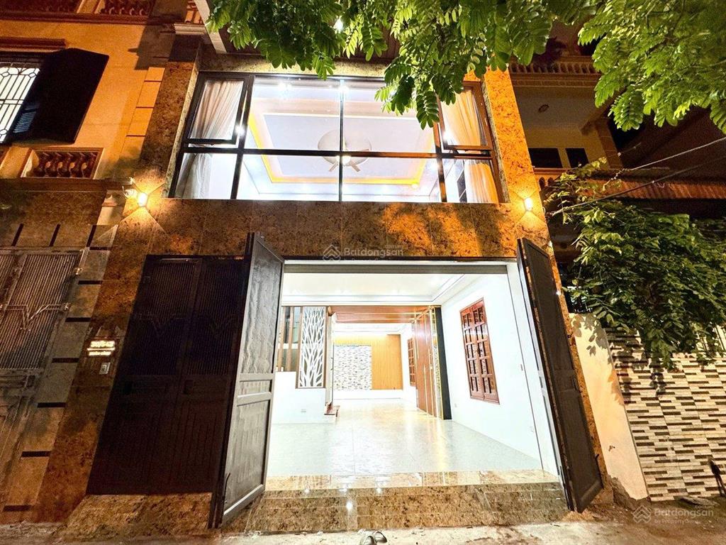 Khẩn cấp bán nhà mặt phố đại la 90m2 6m mặt tiền, vỉa hè đá bóng, vip hai bà trưng 45 tỷ.
