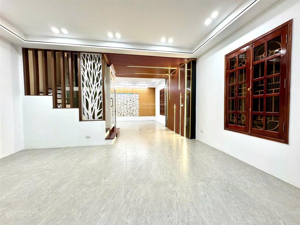 Khẩn cấp bán nhà mặt phố đại la 90m2 6m mặt tiền, vỉa hè đá bóng, vip hai bà trưng 45 tỷ.