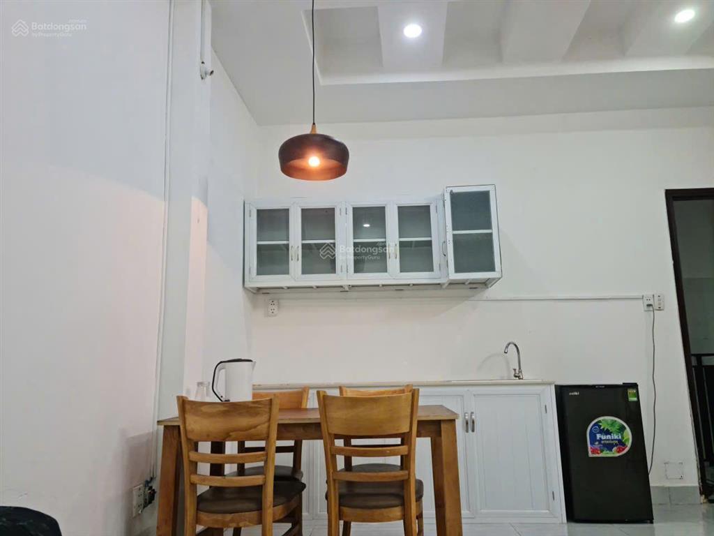 Chính chủ cho thuê phòng trọ đường cộng hòa  c12 ban công mới 100% mặt tiền, p13, tân bình