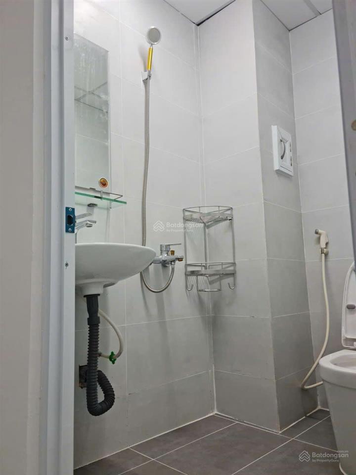 Chính chủ cho thuê phòng trọ đường cộng hòa  c12 ban công mới 100% mặt tiền, p13, tân bình
