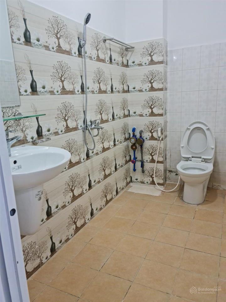 Cho thuê phòng ban công đường nhất chi maic12  đối diện etown  giá 4.5 tr/tháng