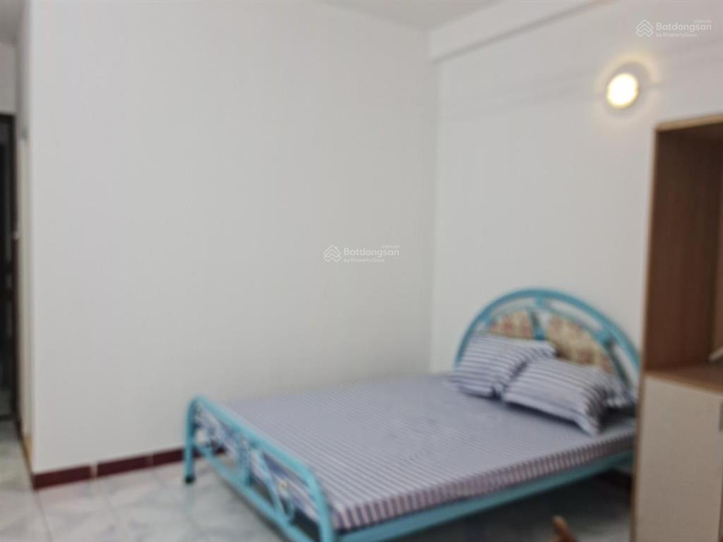 Cho thuê phòng ban công đường nhất chi maic12  đối diện etown  giá 4.5 tr/tháng