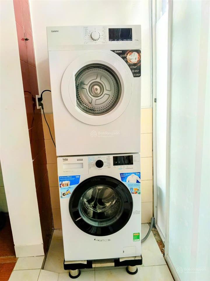 Cho thuê phòng ban công đường nhất chi maic12  đối diện etown  giá 4.5 tr/tháng