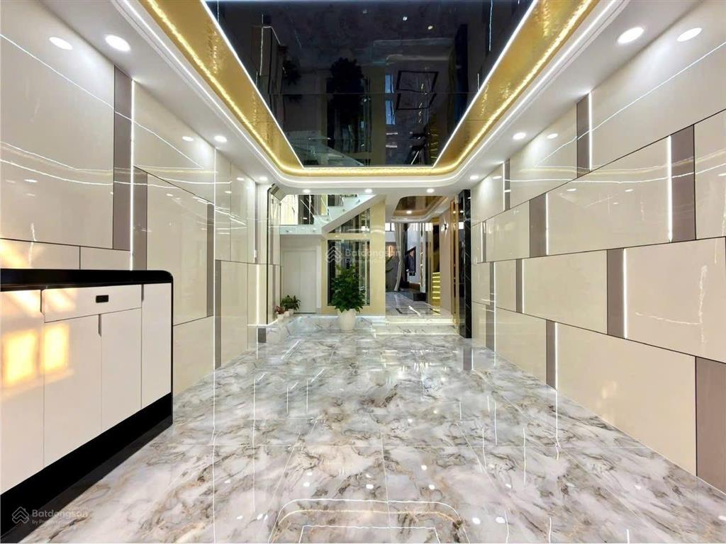 Ngay vạn hạnh mall đường sư vạn hạnh giá nhỉnh 8tỷ5  5pn, 5wc, q10