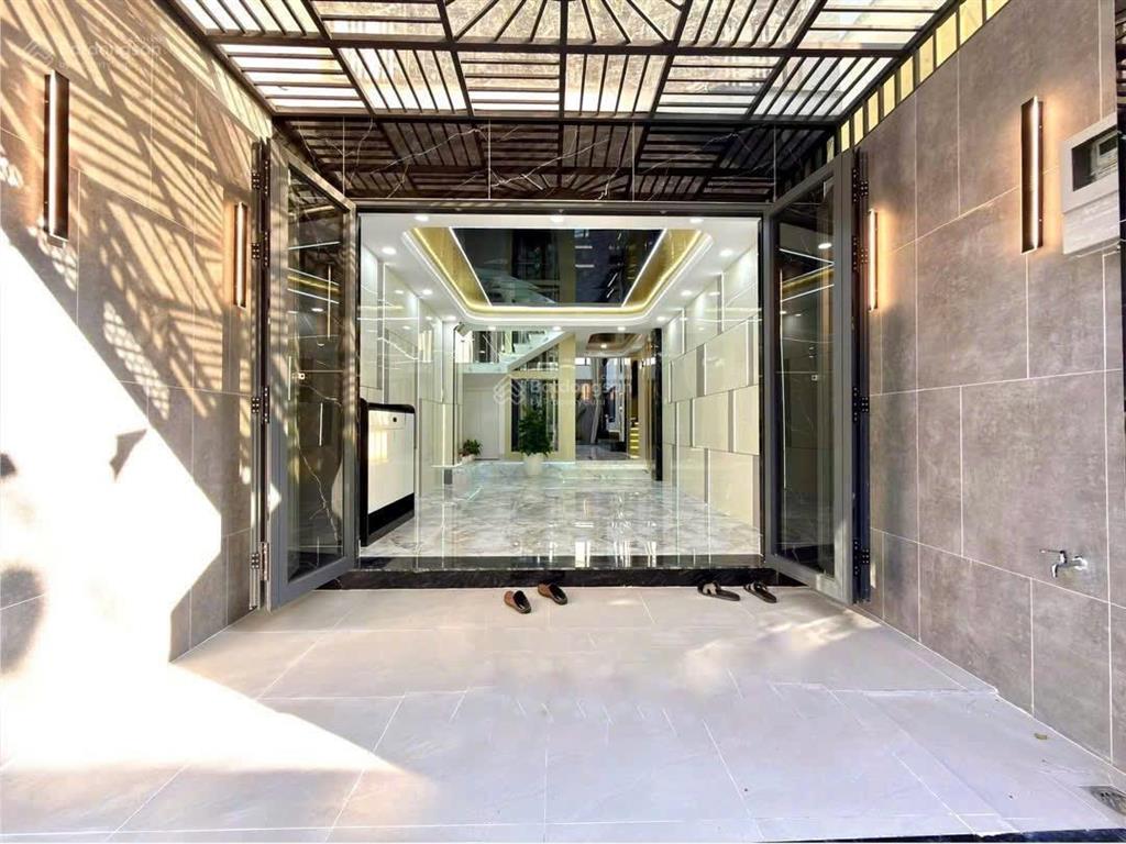 Ngay vạn hạnh mall đường sư vạn hạnh giá nhỉnh 8tỷ5  5pn, 5wc, q10