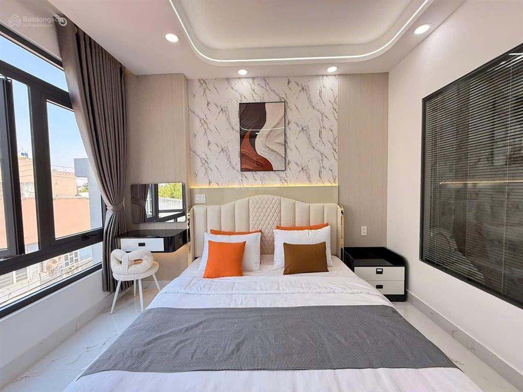 Ngay vạn hạnh mall đường sư vạn hạnh giá nhỉnh 8tỷ5  5pn, 5wc, q10
