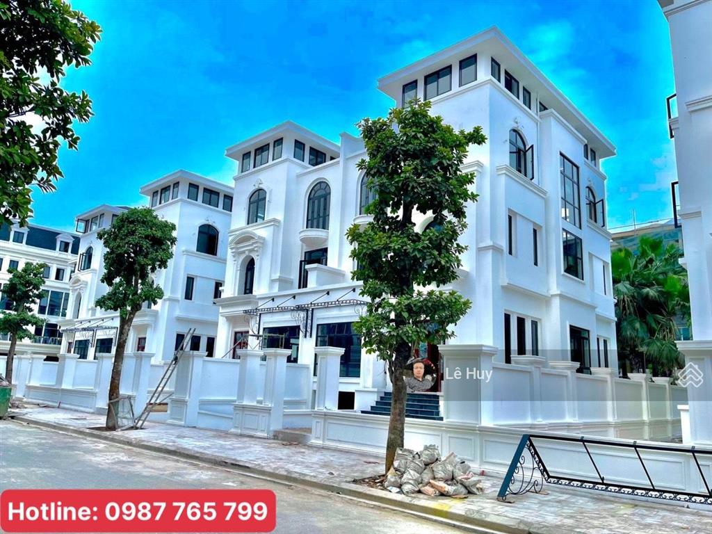 Vip bán căn biệt thự rộng 271,5m2, hướng đông, 4 tầng nổi và 1 tầng hầm.  0987 765 ***