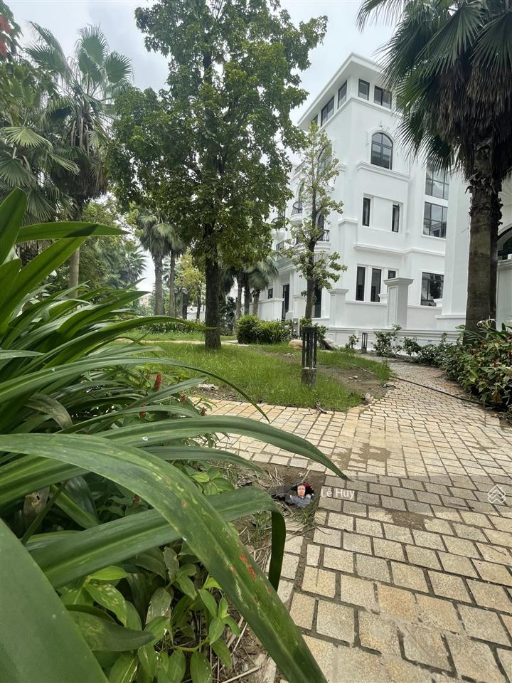 Vip bán căn biệt thự rộng 271,5m2, hướng đông, 4 tầng nổi và 1 tầng hầm.  0987 765 ***