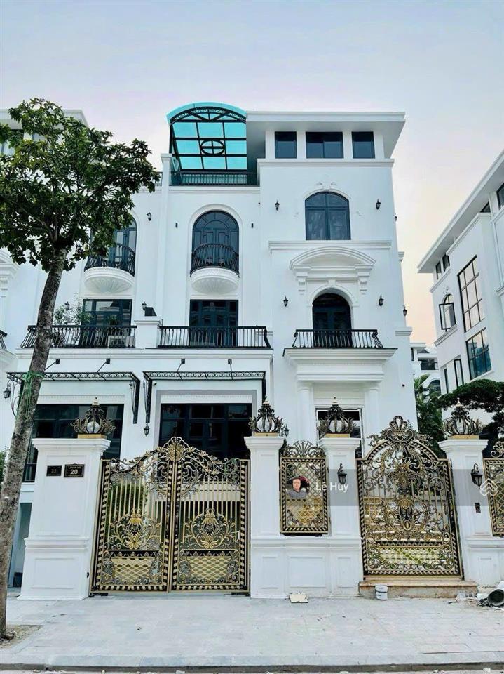 Vip bán căn biệt thự rộng 271,5m2, hướng đông, 4 tầng nổi và 1 tầng hầm.  0987 765 ***