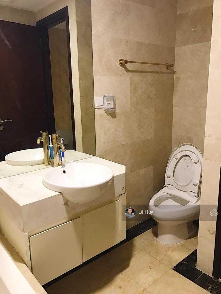 Cần bán căn 2 ngủ, 2 wc, rộng 70m2, hướng view sông, giá 5 tỷ tại hoà bình green  505 minh khai