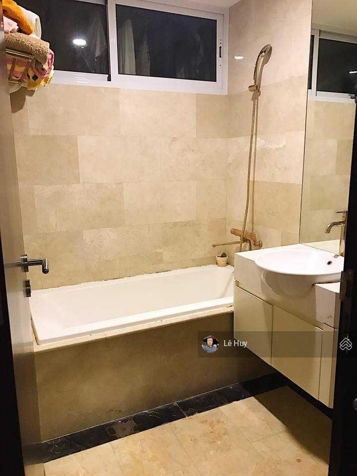 Cần bán căn 2 ngủ, 2 wc, rộng 70m2, hướng view sông, giá 5 tỷ tại hoà bình green  505 minh khai