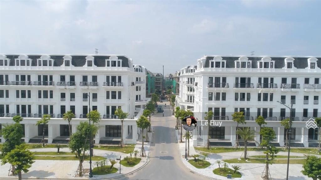 Chỉ 27x tr/m2 cả nhà và đất căn liền kề rộng 112.5m2, hướng nam, vị trí sát hồ yên sở  đường 30m