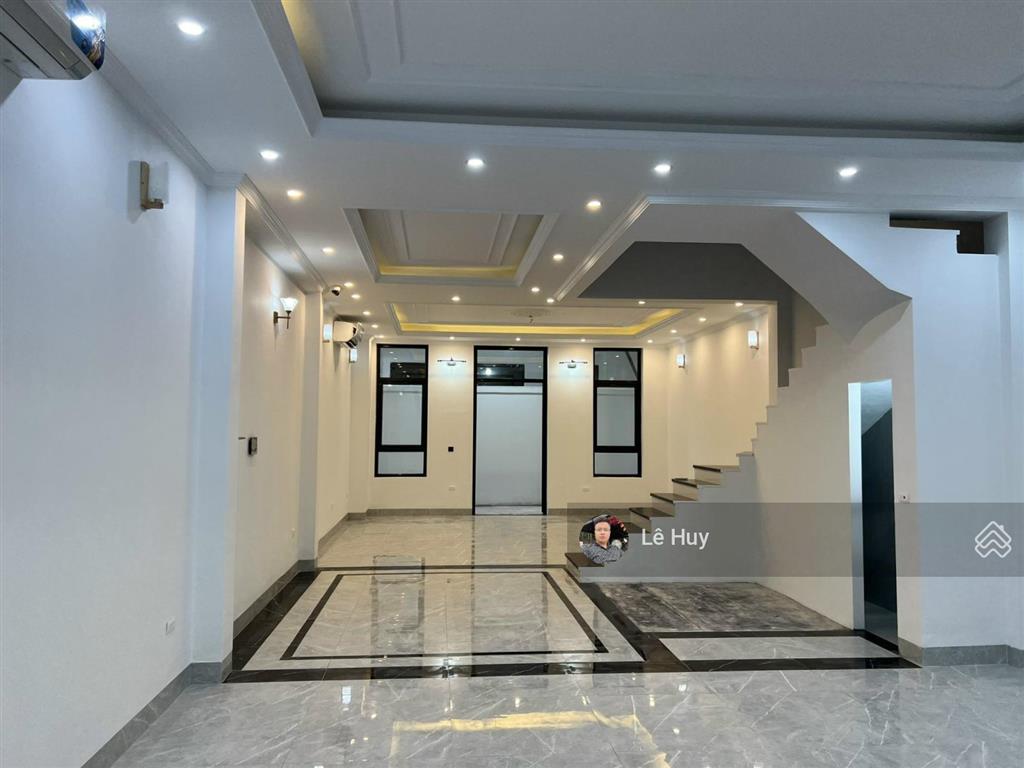 Căn cho thuê thô nguyên bản, có thang máy tại louis city hoàng mai