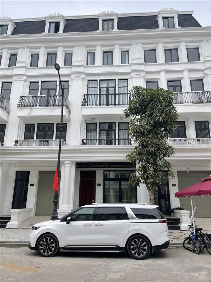 Bán nhanh căn lk rộng 100m2, hoàn thiện full nội thất 5 tầng, trước nhà là vườn hoa tại louis city