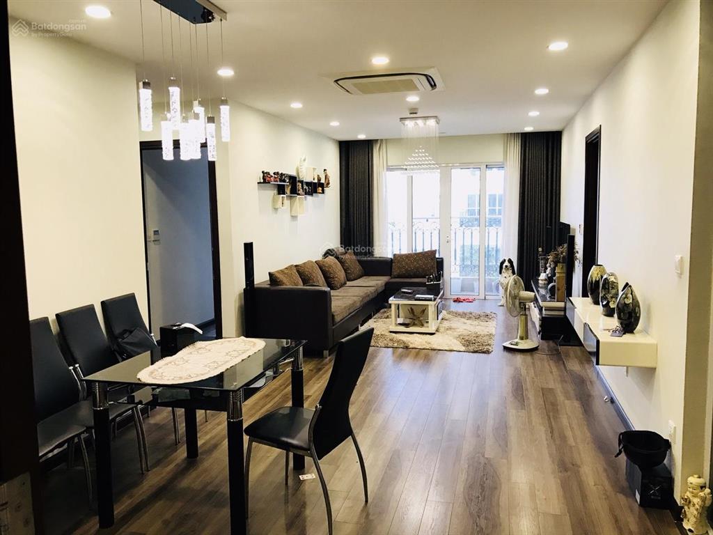 Chính chủ bán căn 3 ngủ, 2 wc, tầng trung, view sông hồng, rộng 117m2 tại cc hoà bình green city