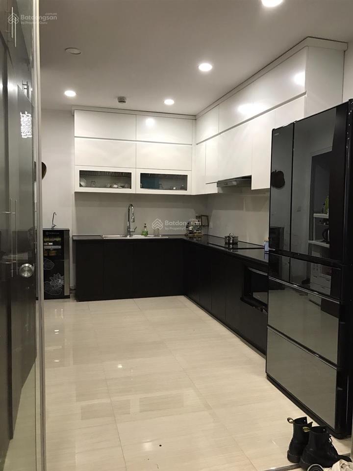 Chính chủ bán căn 3 ngủ, 2 wc, tầng trung, view sông hồng, rộng 117m2 tại cc hoà bình green city