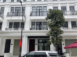 Bán nhanh căn lk rộng 100m2, hoàn thiện full nội thất 5 tầng, trước nhà là vườn hoa tại louis city