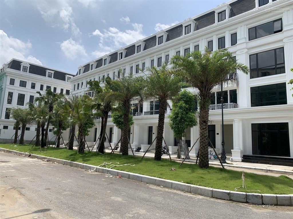 Bán nhanh căn lk rộng 100m2, hoàn thiện full nội thất 5 tầng, trước nhà là vườn hoa tại louis city