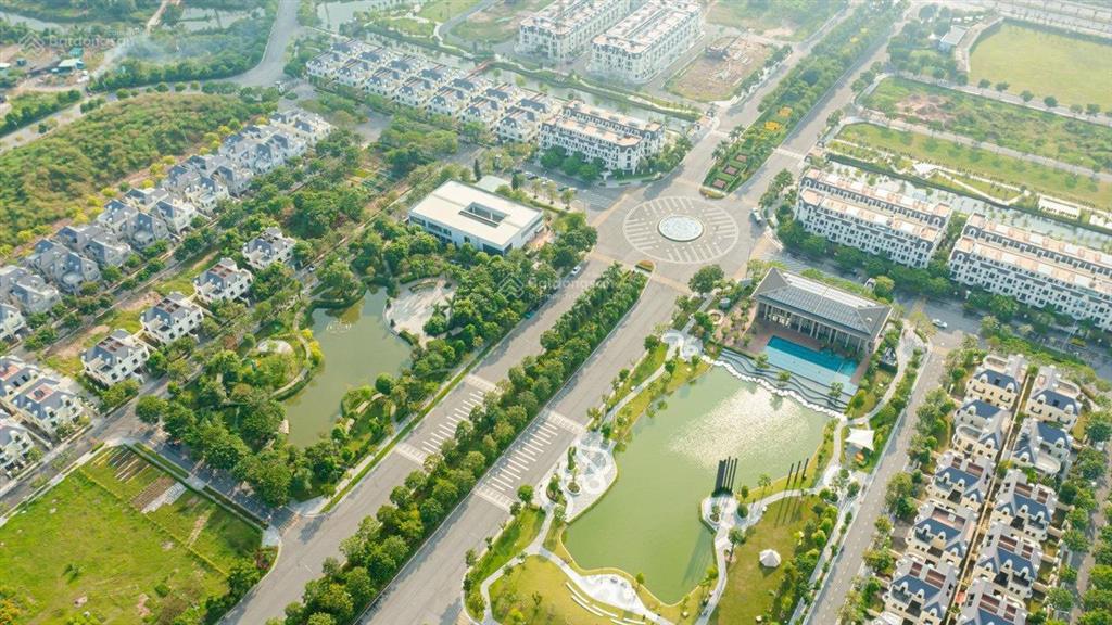 Em huyền trang xin gửi anh chị căn liền kề 122m2 đường 30m, view hồ, công viên, trung tâm chỉ 24 tỷ