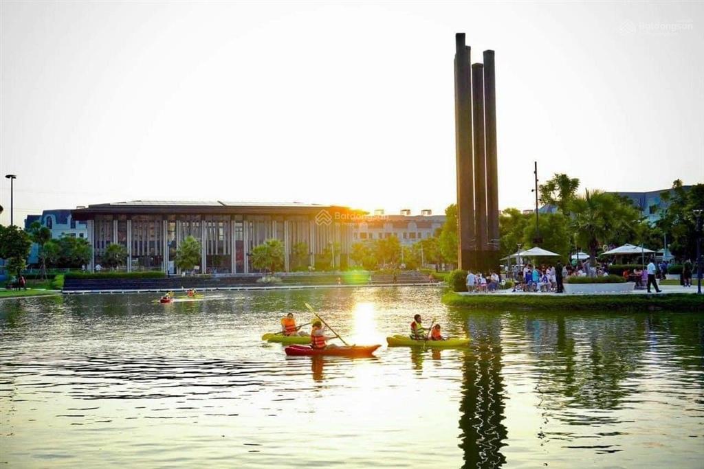 Em huyền trang xin gửi anh chị căn liền kề 122m2 đường 30m, view hồ, công viên, trung tâm chỉ 24 tỷ