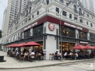 Căn ngon quá anh chị ạ, lô góc 30m mặt tiền, sẵn gà rán thuê 165tr/ tháng (hd 10 năm)184m2  36tỷ