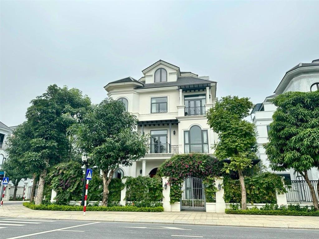 Anh sếp gửi bán căn góc siêu phẩm nổi bật vinhomes green villas, view hồ, view công viên, thoáng