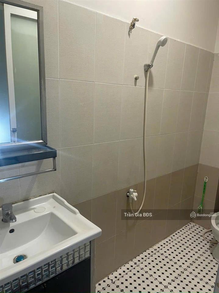 Bán nhà đối diện trường thcs tân sơn  tiện kinh doanh mua bán  dt 4mx18m  giá 8 tỷ