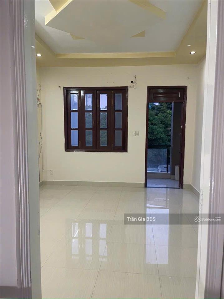 Bán nhà đối diện trường thcs tân sơn  tiện kinh doanh mua bán  dt 4mx18m  giá 8 tỷ