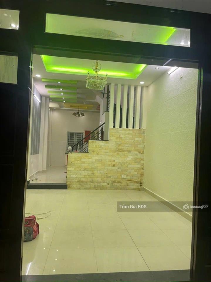 Bán nhà đối diện trường thcs tân sơn  tiện kinh doanh mua bán  dt 4mx18m  giá 8 tỷ